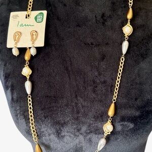 Elegant Gold and Pearl Necklace/Earring Set